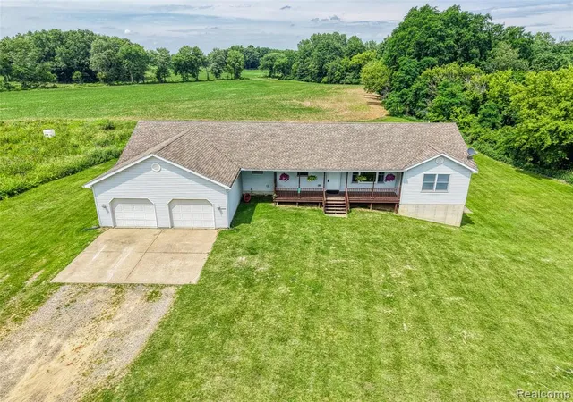 Homes for sale in Fowlerville, MI | 10488 W Grand River Rd, Fowlerville, MI 48836 | MLS# 60984474