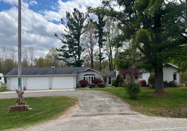 Homes for sale in Merrill, MI | 21403 Swan Creek Rd, Merrill, MI 48637 | MLS# 80067482