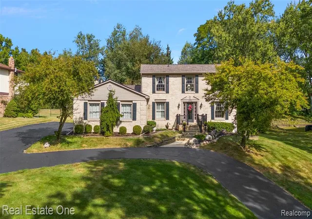 2nd image of 1854 Ludgate Ln, Rochester Hills, MI 48309 2964 | MLS# 61001541