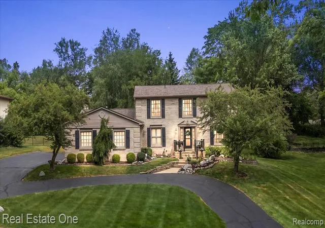3rd image of 1854 Ludgate Ln, Rochester Hills, MI 48309 2964 | MLS# 61001541