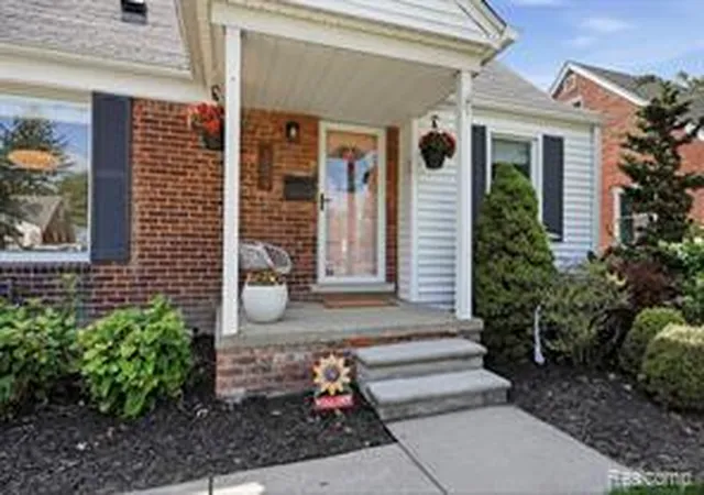 Homes for sale in Royal Oak, MI | 2129 N Connecticut Ave, Royal Oak, MI 48073 | MLS# 61008331
