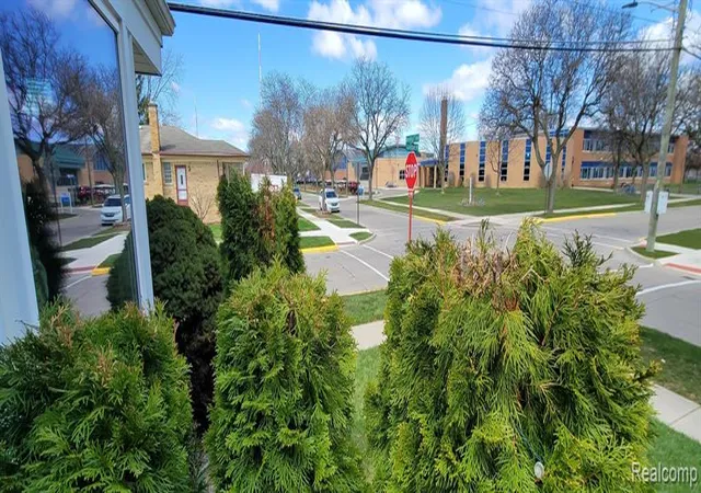 Photo 4 of Single family home for sale at 14301 Manhattan St, Oak Park, MI 48237 | MLS# 61021187 | Listing updated on 2026-08-31