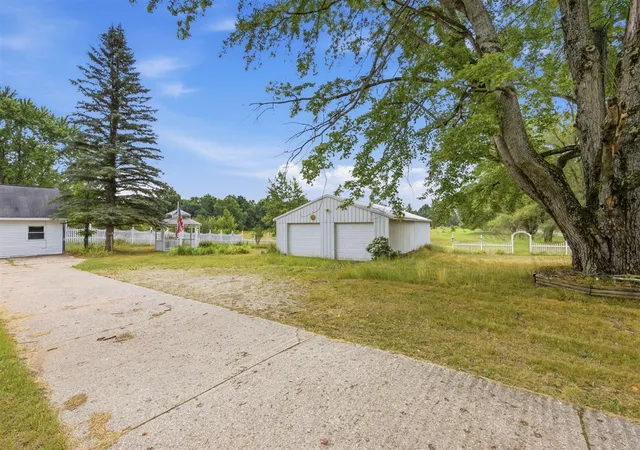 Photo 3 of Sale Pending at 14160 New Millpond Rd, Big Rapids, MI 49307 | MLS# 70547195 | Listing updated on 2026-09-18