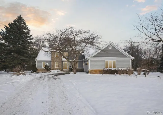 1st image of 5440 Ridge Trl, Clarkston, MI 48348 | MLS# 60363341