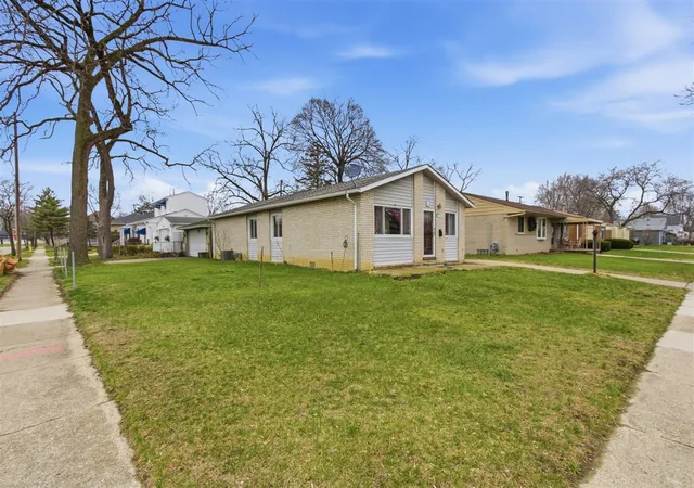 Photo 19 of Sale Pending at 170 Beyne St, Mount Clemens, MI 48043 | MLS# 70554379 | Listing updated on 2026-08-31