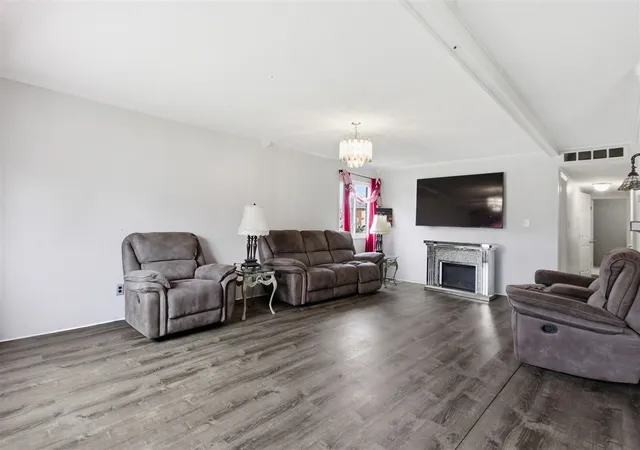 Photo 4 of Sale Pending at 170 Beyne St, Mount Clemens, MI 48043 | MLS# 70554379 | Listing updated on 2026-08-31