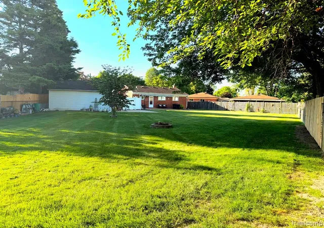 Photo 3 of Single Family Residence at 4300 Evans St, Wayne, MI 48184 | MLS# 60998383 | | Sold on 2026-06-29
