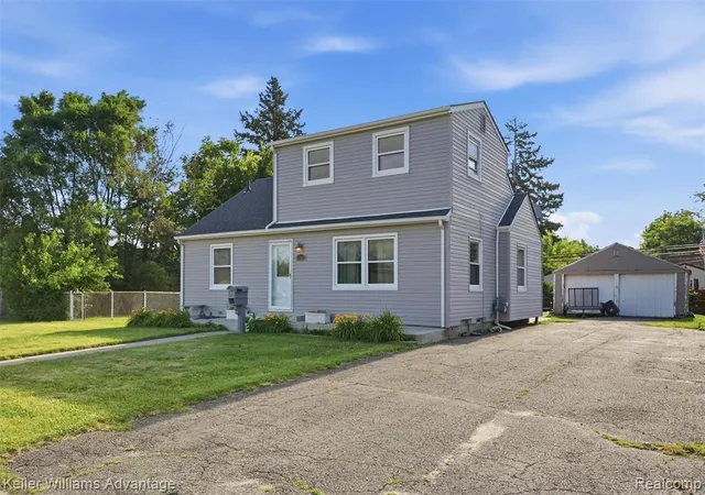 Homes for sale in Redford, MI | 13592 Berwyn, Redford, MI 48239 | MLS# 61003303
