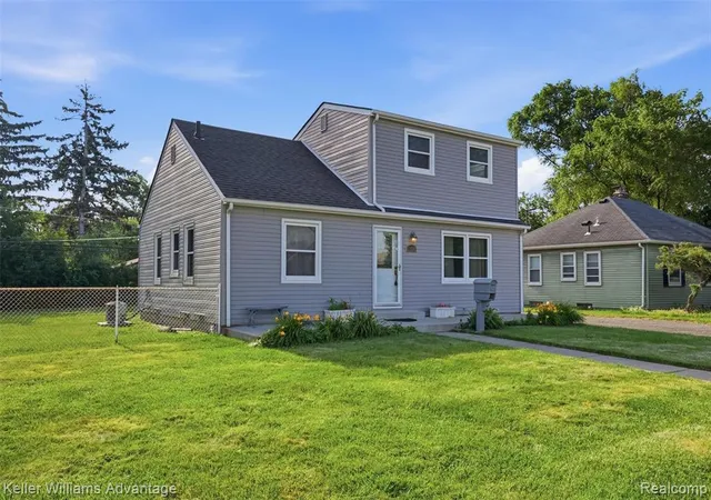 Homes for sale in Redford, MI | 13592 Berwyn, Redford, MI 48239 | MLS# 61003303