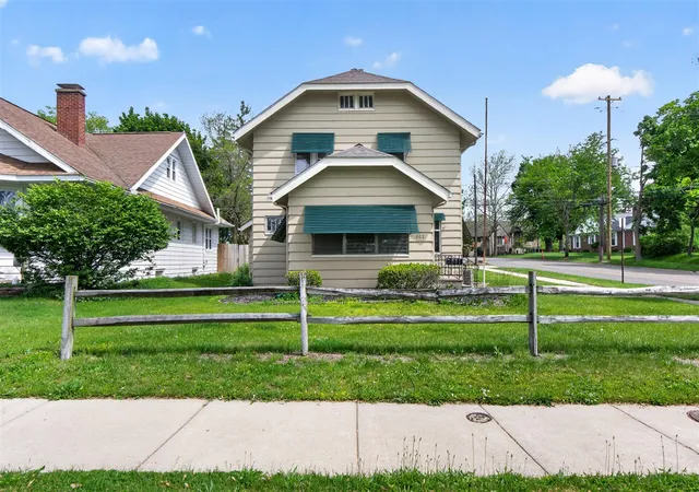 Homes for sale in Jackson, MI | 802 Oakridge Dr, Jackson, MI 49203 | MLS# 70534987