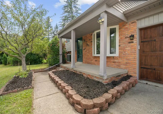 Photo 2 of Single family home for sale at 3757 Oxley Dr, Troy, MI 48083 5343 | MLS# 61024143 | Listing updated on 2026-09-12