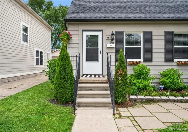 Photo 3 of Sale Pending at 1186 Larkmoor Blvd, Berkley, MI 48072 1906 | MLS# 61003738 | Listing updated on 2026-09-01