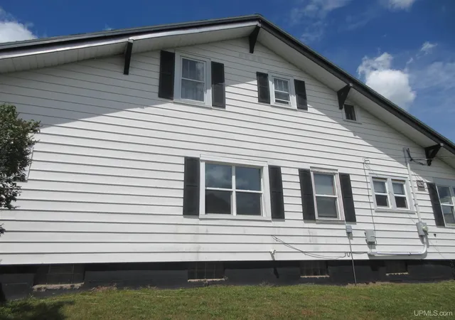 Photo 4 of Sale Pending at 502 Ascherman Ave, Wakefield, MI 49968 | MLS# 50212387 | Listing updated on 2026-08-06