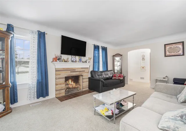 Homes for sale in Grand Rapids, MI | 3041 Burton St, Grand Rapids, MI 49546 | MLS# 70508710