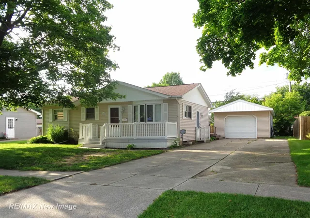Homes for sale in Saginaw, MI | 922 Fleetwood Dr, Saginaw, MI 48604 | MLS# 50212683
