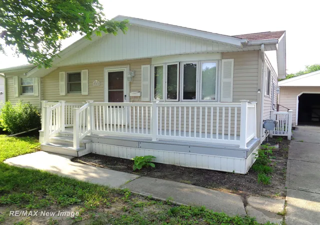 Homes for sale in Saginaw, MI | 922 Fleetwood Dr, Saginaw, MI 48604 | MLS# 50212683