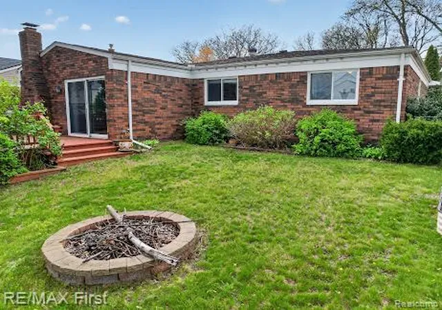 Homes for sale in Sterling Heights, MI | 42446 Sycamore Dr, Sterling Heights, MI 48313 | MLS# 61002736