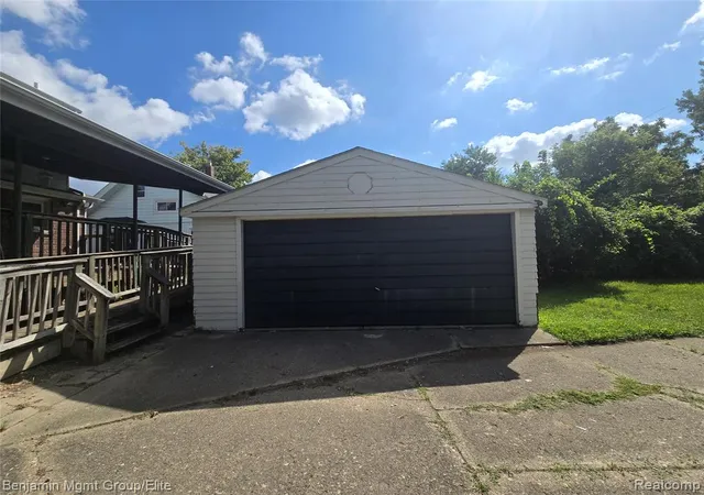 Photo 4 of Single family home for sale at 16504 E 10 Mile Rd, Eastpointe, MI 48021 1191 | MLS# 61025566 | Listing updated on 2026-09-04