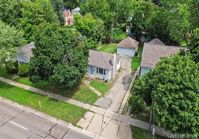 2nd image of 2712 Byron Center Ave, Wyoming, MI 49519 | MLS# 70553383