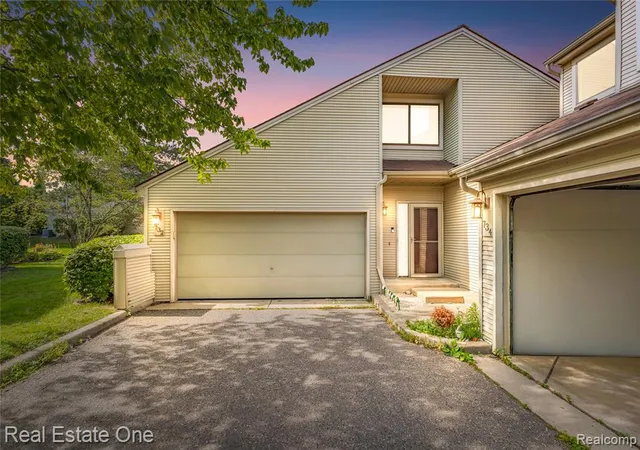 1st image of 732 Hamilton Ct, Rochester Hills, MI 48307 4536 | MLS# 61022831