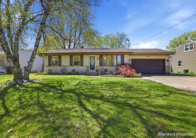 2nd image of 7249 Heatherwood Dr, Jenison, MI 49428 | MLS# 70527755