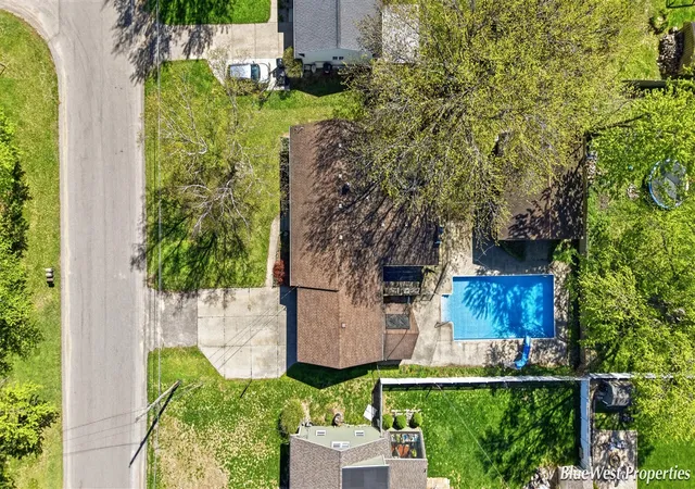 3rd image of 7249 Heatherwood Dr, Jenison, MI 49428 | MLS# 70527755