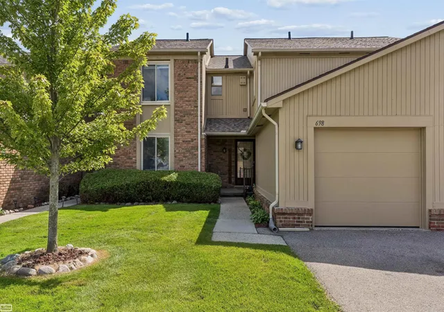 Condo for sale at 698 Tennyson Ct, Rochester Hills, MI 48307 | MLS# 50219976