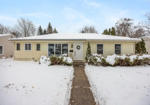 1st image of 1644 Matilda St, Grand Rapids, MI 49503 | MLS# 70509542