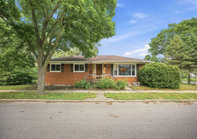 2nd image of 204 Edgewood Pl Pl, Ferndale, MI 48220 | MLS# 70544240