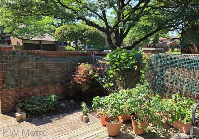 2nd image of 1105 Kirts Blvd, Troy, MI 48084