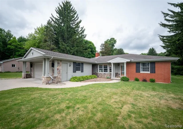 Homes for sale in Clay, MI | 9404 River Rd, Clay, MI 48001 | MLS# 61002054