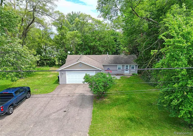 Homes for sale in Livonia, MI | 19554 Farmington Rd, Livonia, MI 48152 | MLS# 61004723