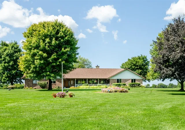 Photo 2 of Single family home for sale at 1370 N Park Rd, Benton Harbor, MI 49022 | MLS# 70491542 | Listing updated on 2025-10-16