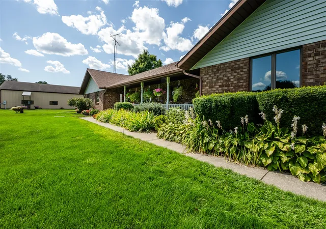 Photo 3 of Single family home for sale at 1370 N Park Rd, Benton Harbor, MI 49022 | MLS# 70491542 | Listing updated on 2025-10-16