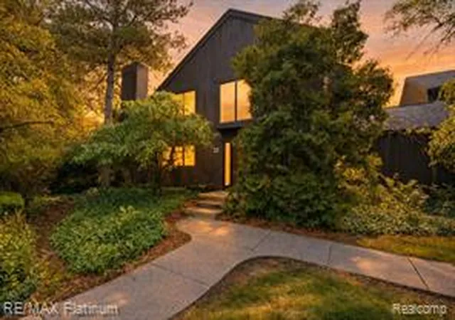 Homes for sale in Ann Arbor, MI | 32 Haverhill Ct, Ann Arbor, MI 48105 | MLS# 61003641