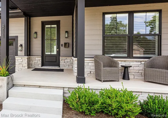 Photo 3 of Single family home for sale at 811 Magnolia Ave, Royal Oak, MI 48073 5303 | MLS# 61023947 | Listing updated on 2026-09-08