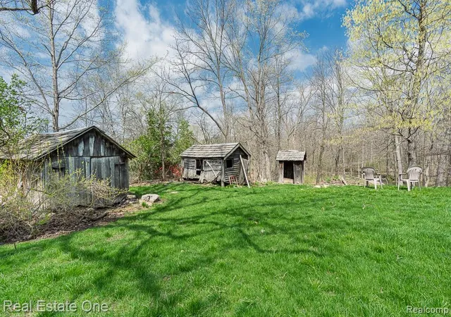 4th image of 947 E Tienken Rd, Rochester Hills, MI 48306 | MLS# 60987105