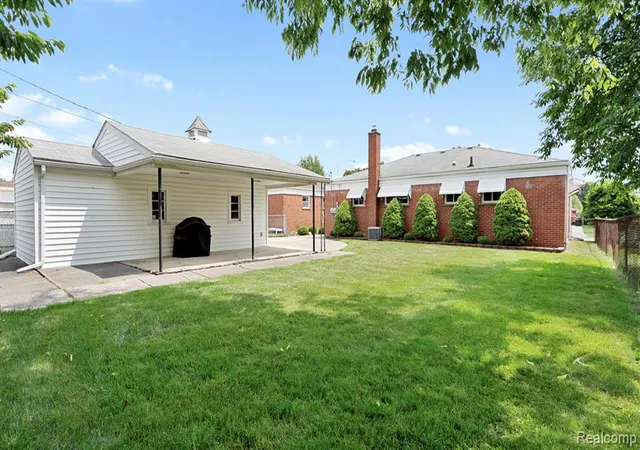 Homes for sale in Trenton, MI | 1862 Lakeview St, Trenton, MI 48183 | MLS# 61006509