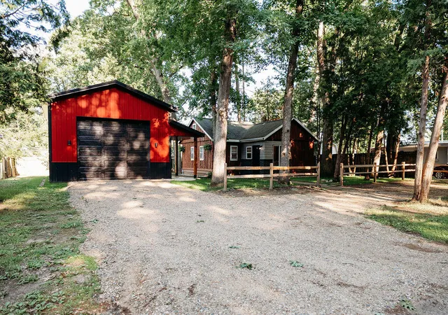 2nd image of 52493 35 1/2 St, Paw Paw, MI 49079 | MLS# 70540455