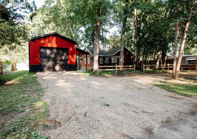 3rd image of 52493 35 1/2 St, Paw Paw, MI 49079 | MLS# 70540455