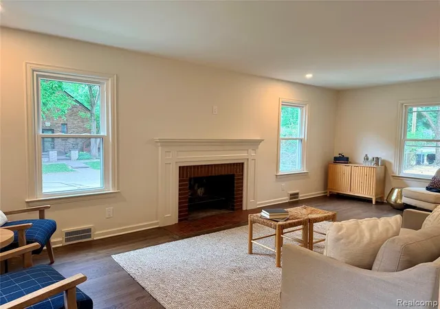 Homes for sale in Royal Oak, MI | 1124 E 5Th St, Royal Oak, MI 48067 | MLS# 61003891