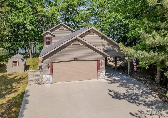 Photo 3 of Single family home for sale at 4837 Buxton Ct, Gladwin, MI 48624 | MLS# 50211522 | Listing updated on 2026-08-31