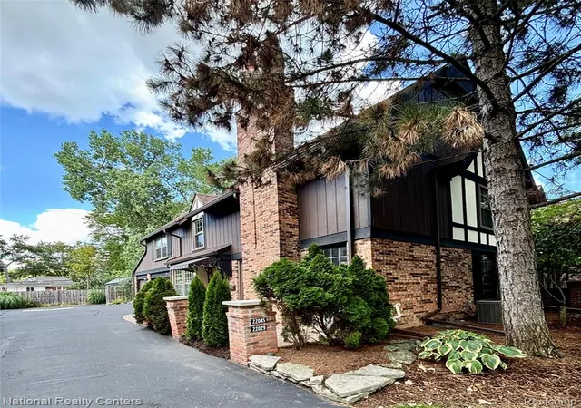 Photo 3 of Condo for sale at 22045 Shore Pointe Ln #60, Saint Clair Shores, MI 48080 3576 | MLS# 61012695 | Listing updated on 2026-08-28