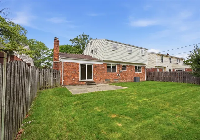 43rd image of 14140 Hubbard St, Livonia, MI 48154 | MLS# 70540794