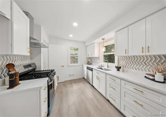 Photo 5 of Single family home for sale at 23561 Norwood St, Oak Park, MI 48237 2284 | MLS# 61025190 | Listing updated on 2026-09-05