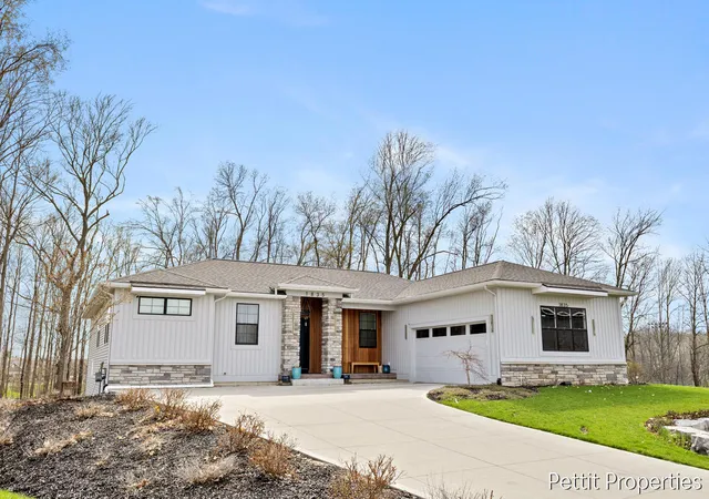 Homes for sale in Byron Center, MI | 1835 Gloryfield Dr, Byron Center, MI 49315 | MLS# 70531699