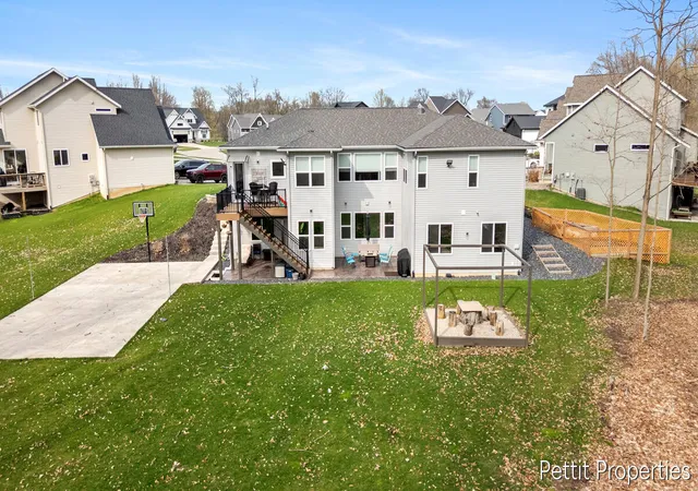 Homes for sale in Byron Center, MI | 1835 Gloryfield Dr, Byron Center, MI 49315 | MLS# 70531699