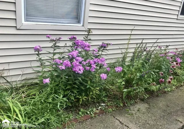Photo 2 of Single family home for sale at 2816 Wisner St, Waterford, MI 48329 | MLS# 50216053 | Listing updated on 2026-09-17