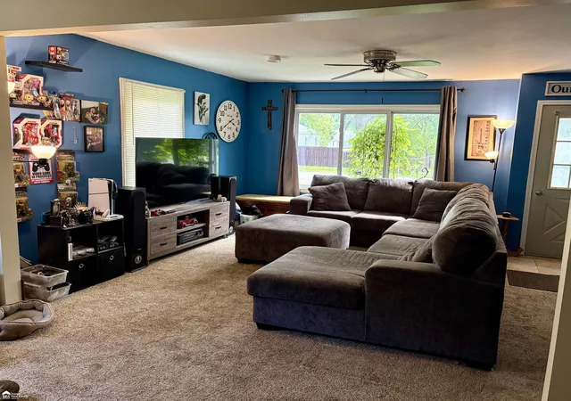 Photo 3 of Single family home for sale at 2816 Wisner St, Waterford, MI 48329 | MLS# 50216053 | Listing updated on 2026-09-17