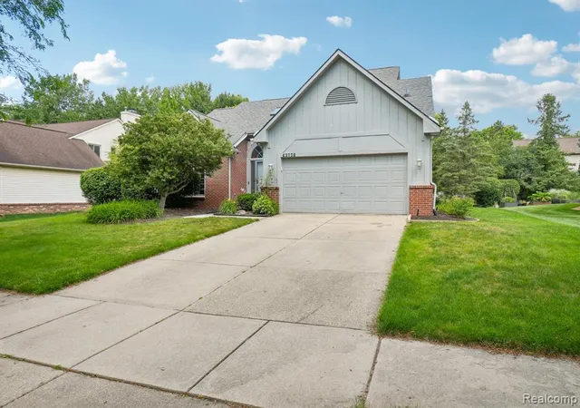 Homes for sale in Novi, MI | 42738 Wimbleton Wy, Novi, MI 48377 | MLS# 61007840